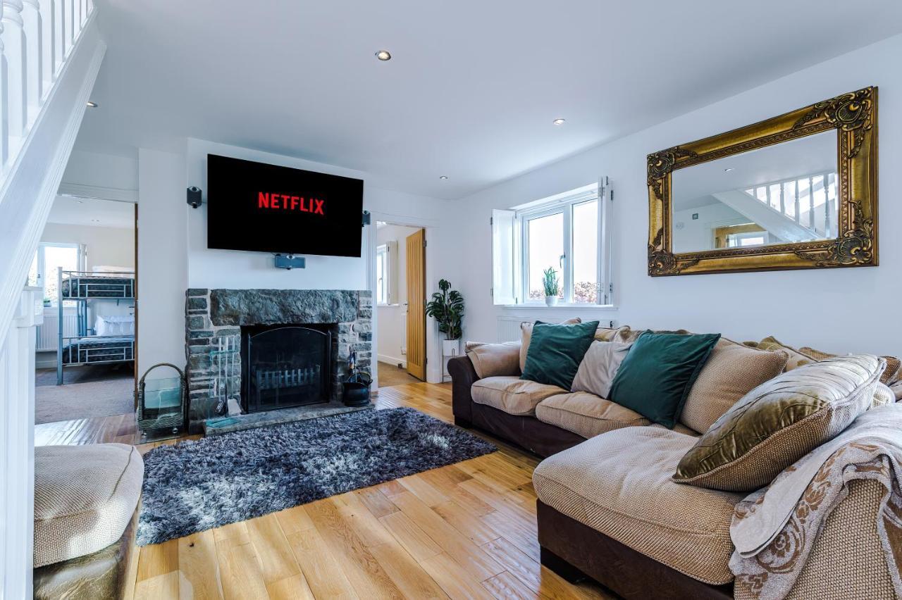 "Woodlands" By Greenstay Serviced Accommodation - Luxury 3 Bed Cottage In North Wales With Stunning Countryside Views & Parking - Close To Glan Clwyd Hospital - The Perfect Choice For Contractors, Business Travellers, Families And Groups Bodelwyddan エクステリア 写真