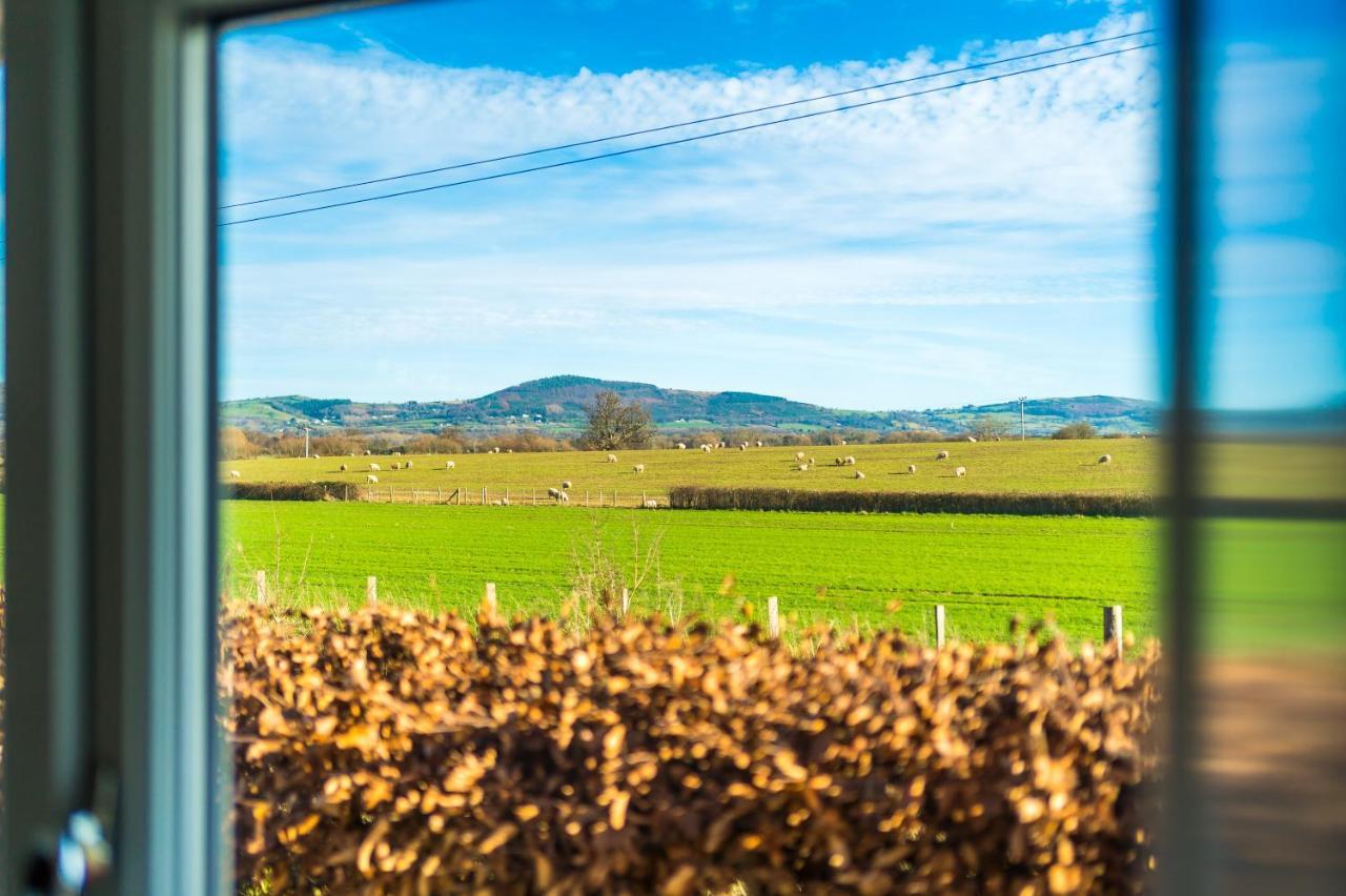 "Woodlands" By Greenstay Serviced Accommodation - Luxury 3 Bed Cottage In North Wales With Stunning Countryside Views & Parking - Close To Glan Clwyd Hospital - The Perfect Choice For Contractors, Business Travellers, Families And Groups Bodelwyddan エクステリア 写真