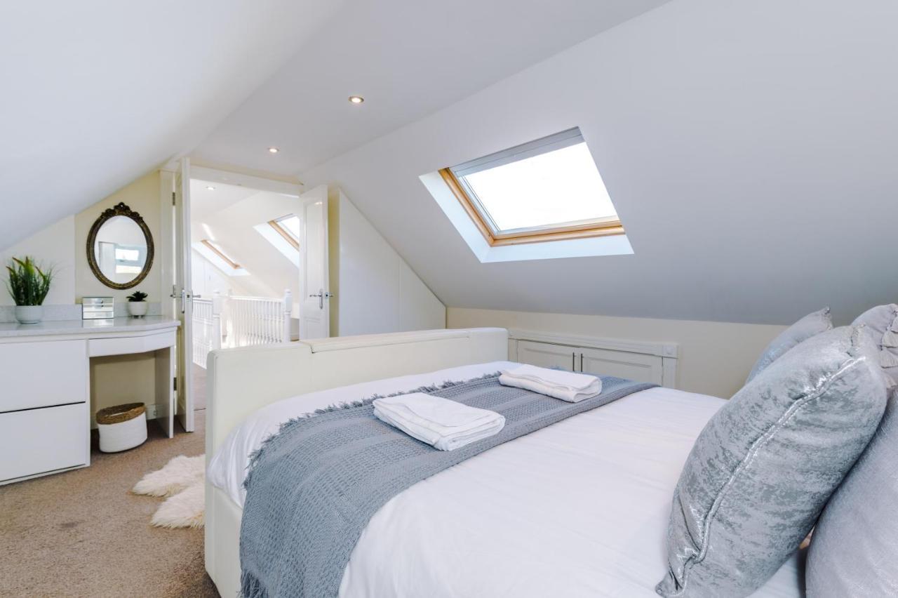 "Woodlands" By Greenstay Serviced Accommodation - Luxury 3 Bed Cottage In North Wales With Stunning Countryside Views & Parking - Close To Glan Clwyd Hospital - The Perfect Choice For Contractors, Business Travellers, Families And Groups Bodelwyddan エクステリア 写真