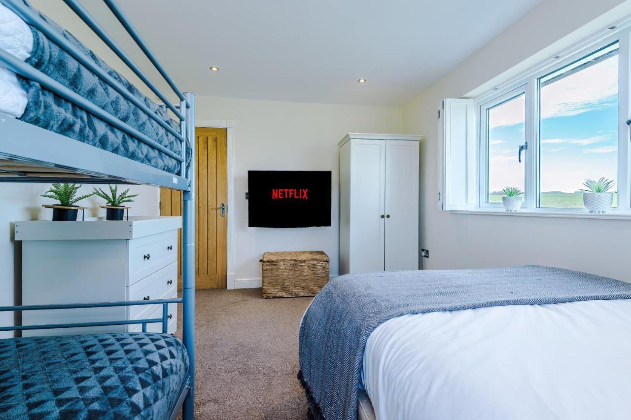 "Woodlands" By Greenstay Serviced Accommodation - Luxury 3 Bed Cottage In North Wales With Stunning Countryside Views & Parking - Close To Glan Clwyd Hospital - The Perfect Choice For Contractors, Business Travellers, Families And Groups Bodelwyddan エクステリア 写真