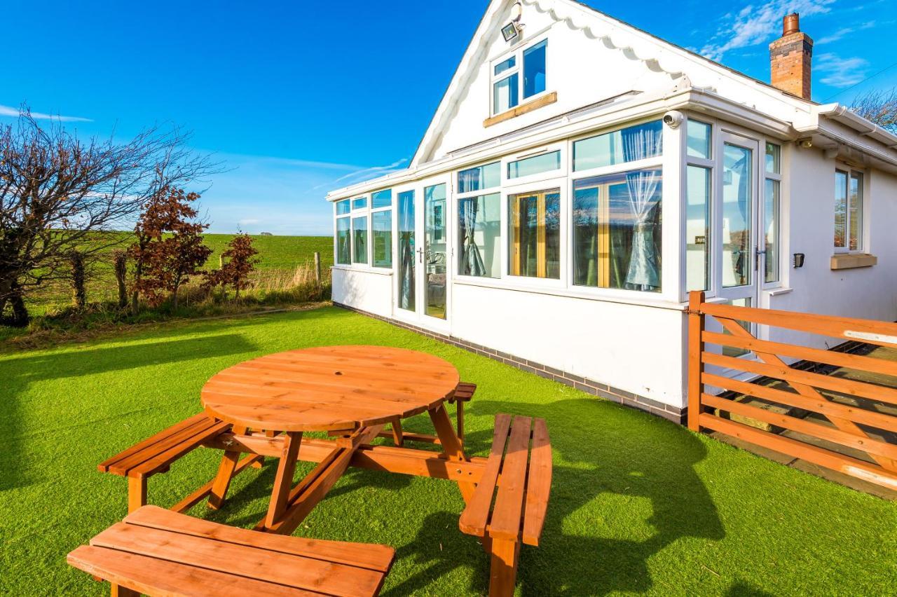 "Woodlands" By Greenstay Serviced Accommodation - Luxury 3 Bed Cottage In North Wales With Stunning Countryside Views & Parking - Close To Glan Clwyd Hospital - The Perfect Choice For Contractors, Business Travellers, Families And Groups Bodelwyddan エクステリア 写真