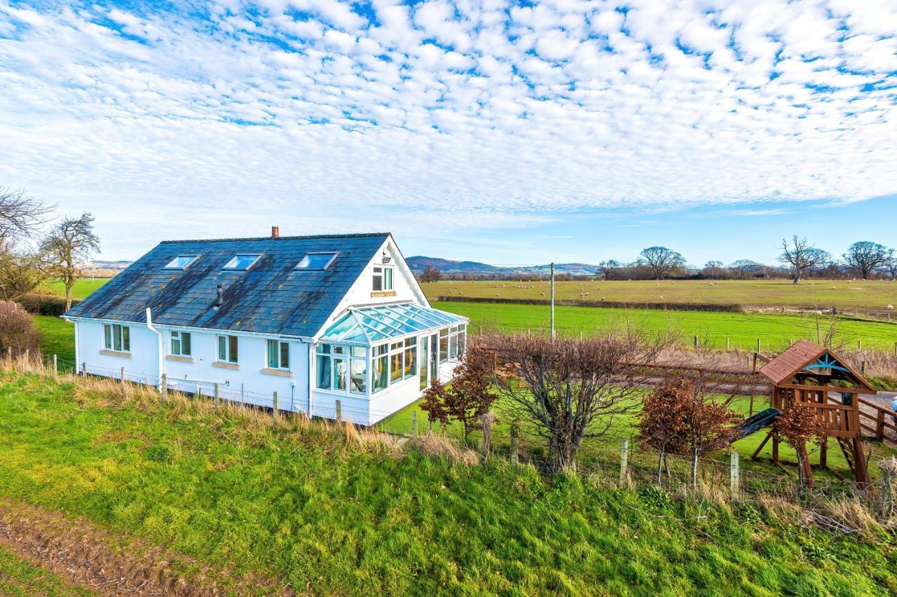 "Woodlands" By Greenstay Serviced Accommodation - Luxury 3 Bed Cottage In North Wales With Stunning Countryside Views & Parking - Close To Glan Clwyd Hospital - The Perfect Choice For Contractors, Business Travellers, Families And Groups Bodelwyddan エクステリア 写真